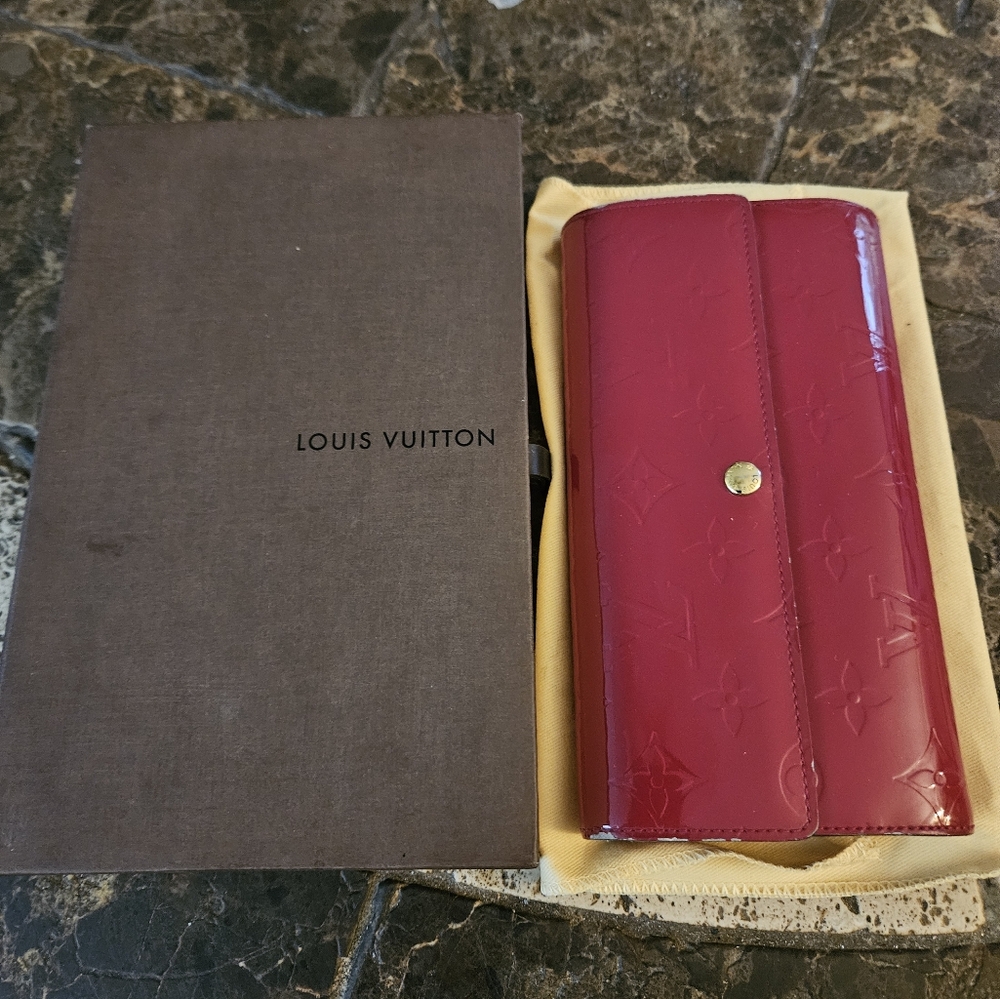 Louis Vuitton Vintage Red Sarah vernis wallet with box and dustbag